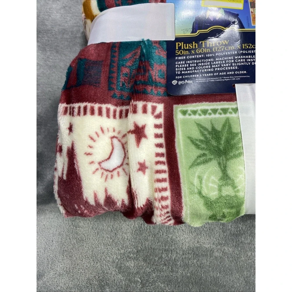 Harry Potter Plush Throw Blanket Hogwarts 50x 60 Super Soft Machine Washable NEW